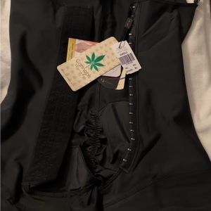 Additional pictures of Faja